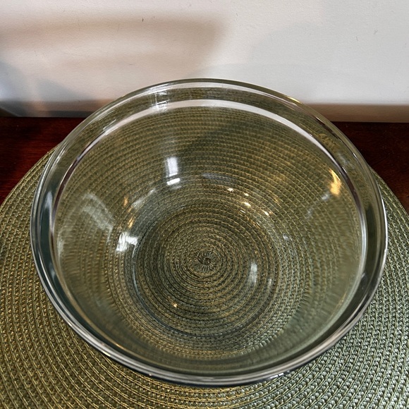 Anchor Hocking Clear Glass Mixing Bowl 2.5 Quart 8.5" Diameter in pristine Shape - Picture 2 of 8